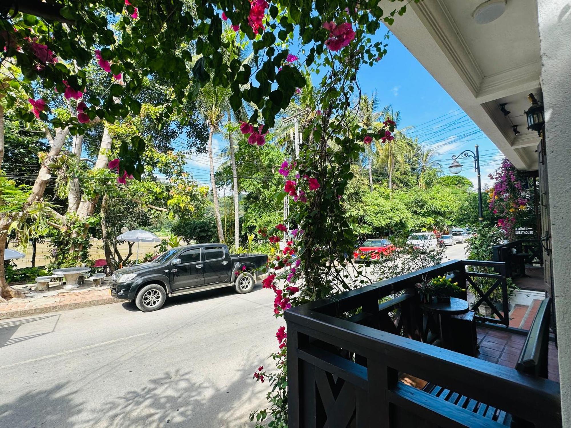 Anisa Mekong Riverside Villa Луангпхабанг Экстерьер фото